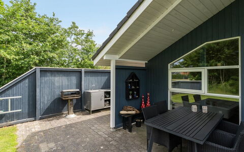Jarik - 1.2Km to the Fjord: Meubles, Design Intérieur, Sol, Bois, Sol, Plafond, Parquet, Chaise, Table, Éclairage