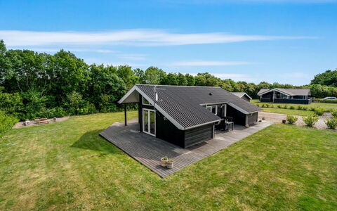 Leeve - 1.4Km to the Fjord: Toit, Maison, Domicile, Chalet, Porte, Siding, Plate-Forme, Porche, Planche, Dur