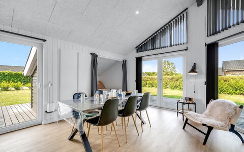 Leeve - 1.4Km to the Fjord: Toit, Maison, Domicile, Chalet, Porte, Siding, Plate-Forme, Porche, Planche, Dur