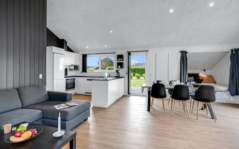 Leeve - 1.4Km to the Fjord: Toit, Maison, Domicile, Chalet, Porte, Siding, Plate-Forme, Porche, Planche, Dur