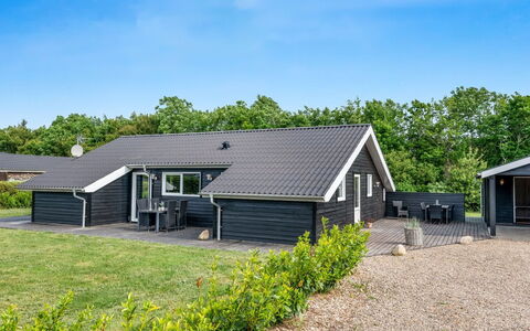 Leeve - 1.4Km to the Fjord: Toit, Maison, Domicile, Chalet, Porte, Siding, Plate-Forme, Porche, Planche, Dur