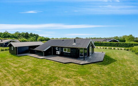 Leeve - 1.4Km to the Fjord: Toit, Maison, Domicile, Chalet, Porte, Siding, Plate-Forme, Porche, Planche, Dur