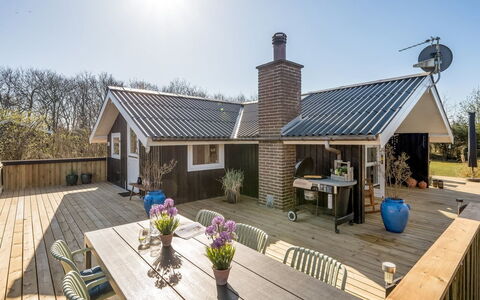 Gunde - 300M to the Fjord: Chalet, Domicile, Maison, Toit, Porche, Biens, Siding, Batiments Jardin, Ferme, Cour
