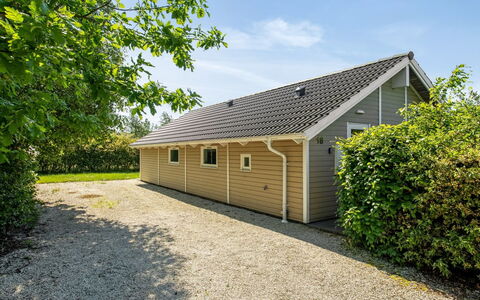 Isving - 1.1Km to the Fjord: Meubles, Design Intérieur, Sol, Bois, Sol, Plafond, Parquet, Chaise, Table, Éclairage