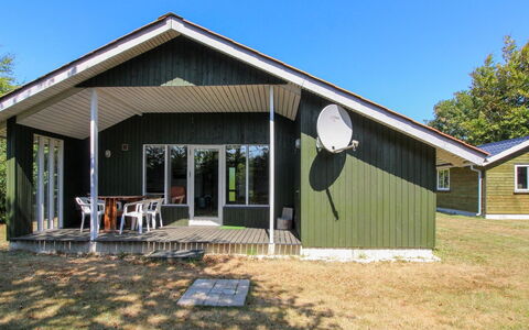Jaane - 650M to the Fjord: Herbe, Maison, Architecture, Domicile, Toit, Chalet, Lot Terre, Pelouse, Plaine, Zone Rurale