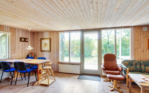 Jaane - 650M to the Fjord: Design Intérieur, Bois, Plafond, Sol, Meubles, Sol, Pièce, Domicile, Chaise, Parquet