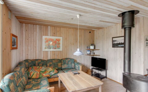 Jaane - 650M to the Fjord: Bois, Plafond, Sol, Sol, Design Intérieur, Meubles, Pièce, Dur, Tache De Bois, Planche