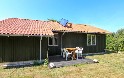Jaane - 650M to the Fjord: Bois, Maison, Toit, Chalet, Domicile, Siding, Lot Terre, Porte, Batiments Jardin, Ombre