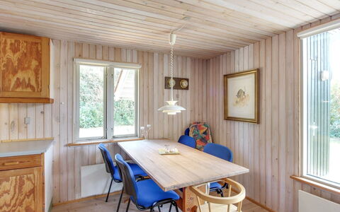 Jaane - 650M to the Fjord: Toit, Chalet, Domicile, Ombre, Siding, Ferme, Porche, Structure En Plein Air, Batiments Jardin