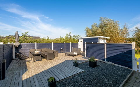 Shalin - 1.4Km to the Fjord: Meubles, Design Intérieur, Sol, Bois, Sol, Plafond, Parquet, Chaise, Table, Éclairage