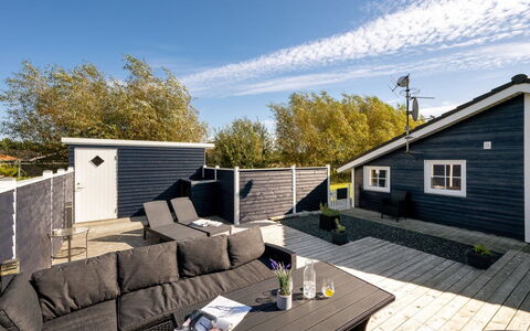 Shalin - 1.4Km to the Fjord: Meubles, Design Intérieur, Sol, Bois, Sol, Plafond, Parquet, Chaise, Table, Éclairage