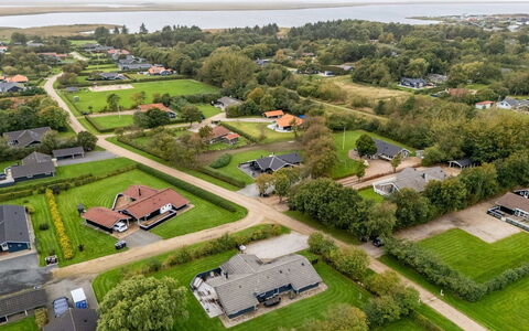 Martina - 560M to the Fjord: Zone Résidentielle, Vue Du Ciel, Paysage, Maison, Domicile, Photographie Aérienne, Toit, Banlieue, Plaine, Lot Terre