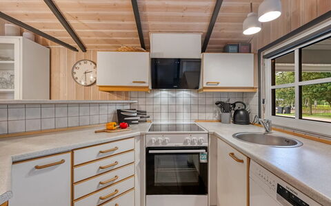Martina - 560M to the Fjord: Cuisine, Comptoir, Design Intérieur, Bois, Appareil De Cuisine, Sol, Principaux Appliance, Plafond, Luminaire Plomberie, Evier