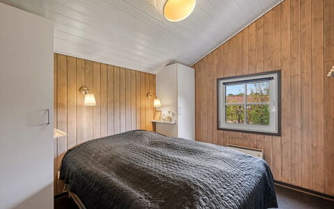 Martina - 560M to the Fjord: Bois, Design Intérieur, Plafond, Sol, Sol, Chambre, Luminaire, Éclairage, Pièce, Lit