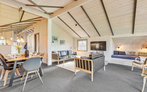 Martina - 560M to the Fjord: Meubles, Design Intérieur, Sol, Bois, Sol, Plafond, Parquet, Chaise, Table, Éclairage