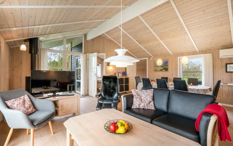 Tinka - 1.2Km to the Fjord: Meubles, Design Intérieur, Sol, Bois, Sol, Plafond, Parquet, Chaise, Table, Éclairage