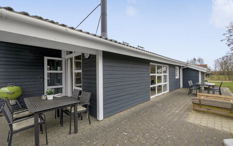 Tinka - 1.2Km to the Fjord: Meubles, Design Intérieur, Sol, Bois, Sol, Plafond, Parquet, Chaise, Table, Éclairage