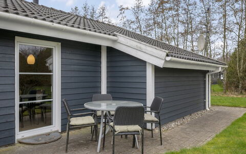 Tinka - 1.2Km to the Fjord: Meubles, Design Intérieur, Sol, Bois, Sol, Plafond, Parquet, Chaise, Table, Éclairage