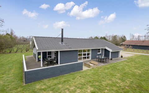 Tinka - 1.2Km to the Fjord: Meubles, Design Intérieur, Sol, Bois, Sol, Plafond, Parquet, Chaise, Table, Éclairage