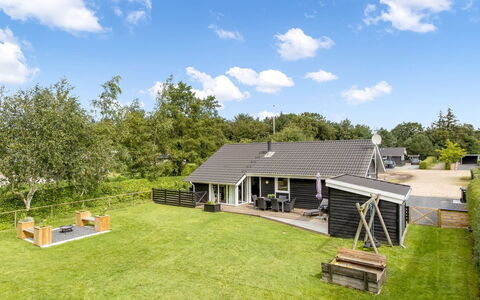 Gretje - 650M to the Fjord: Maison, Toit, Domicile, Chalet, Biens, Pelouse, Ferme, Jardin, Ombre, Batiments Jardin