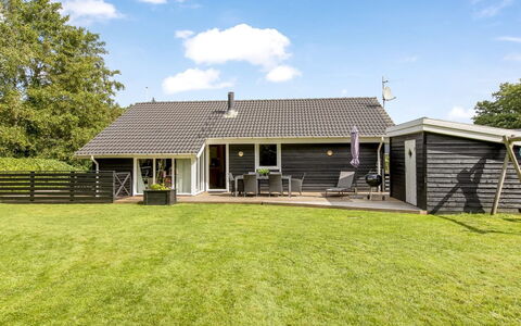 Gretje - 650M to the Fjord: Maison, Toit, Domicile, Chalet, Ombre, Pelouse, Jardin, Biens, Aménagement Paysager, Ferme