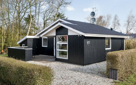 Marten - 1.2Km to the Fjord: Meubles, Design Intérieur, Sol, Bois, Sol, Plafond, Parquet, Chaise, Table, Éclairage