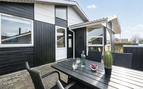 Marten - 1.2Km to the Fjord: Meubles, Design Intérieur, Sol, Bois, Sol, Plafond, Parquet, Chaise, Table, Éclairage