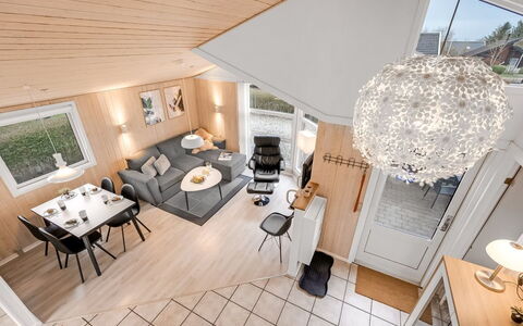Marten - 1.2Km to the Fjord: Meubles, Design Intérieur, Sol, Bois, Sol, Plafond, Parquet, Chaise, Table, Éclairage