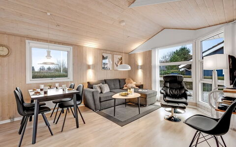 Marten - 1.2Km to the Fjord: Meubles, Design Intérieur, Sol, Bois, Sol, Plafond, Parquet, Chaise, Table, Éclairage