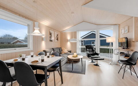 Marten - 1.2Km to the Fjord: Meubles, Design Intérieur, Sol, Bois, Sol, Plafond, Parquet, Chaise, Table, Éclairage