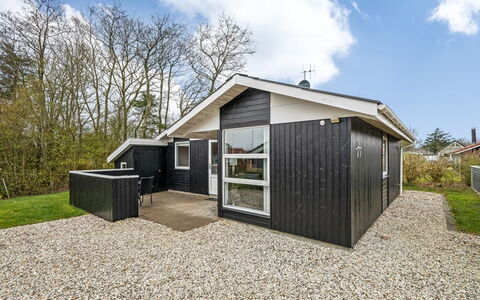 Marten - 1.2Km to the Fjord: Meubles, Design Intérieur, Sol, Bois, Sol, Plafond, Parquet, Chaise, Table, Éclairage
