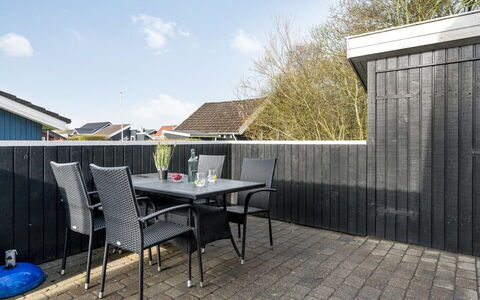 Marten - 1.2Km to the Fjord: Meubles, Design Intérieur, Sol, Bois, Sol, Plafond, Parquet, Chaise, Table, Éclairage