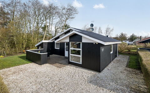 Marten - 1.2Km to the Fjord: Meubles, Design Intérieur, Sol, Bois, Sol, Plafond, Parquet, Chaise, Table, Éclairage