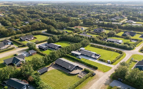 Robertha - 800M to the Fjord: Zone Résidentielle, Paysage, Vue Du Ciel, Plaine, Lot Terre, Photographie Aérienne, Domicile, Design Urbain, Banlieue, Zone Rurale