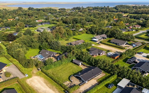 Robertha - 800M to the Fjord: Zone Résidentielle, Vue Du Ciel, Paysage, Photographie Aérienne, Banlieue, Design Urbain, Domicile, Biens, Aménagement Paysager, Village