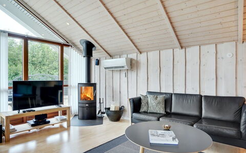 Chermeine - 1.2Km to the Fjord: Sol, Bois, Design Intérieur, Sol, Meubles, Plafond, Domicile, Salon, Pièce, Parquet