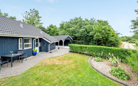 Herlugh - 1Km to the Fjord: Maison, Toit, Domicile, Chalet, Biens, Ombre, Pelouse, Jardin, Aménagement Paysager, Cour