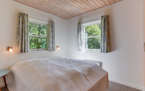 Herlugh - 1Km to the Fjord: Design Intérieur, Mur, Chambre, Plafond, Bois, Lit, Sol, Sol, Drap De Lit, Literie
