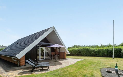Earline - 900M to the Fjord: Sol, Design Intérieur, Bois, Sol, Escaliers, Plafond, Tache De Bois, Parquet, Dur, Balustrade