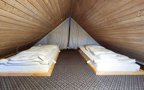 Earline - 900M to the Fjord: Sol, Design Intérieur, Bois, Sol, Escaliers, Plafond, Tache De Bois, Parquet, Dur, Balustrade