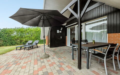 Earline - 900M to the Fjord: Sol, Design Intérieur, Bois, Sol, Escaliers, Plafond, Tache De Bois, Parquet, Dur, Balustrade
