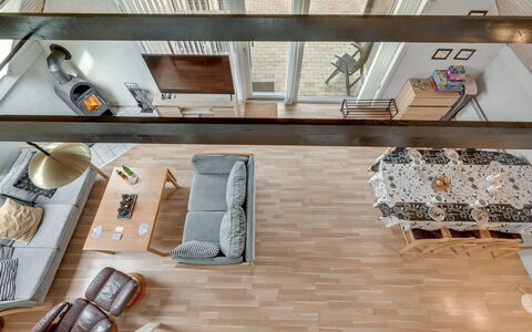 Earline - 900M to the Fjord: Meubles, Design Intérieur, Sol, Canapé, Bois, Sol, Plafond, Appartement, Parquet, Salon