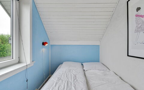 Earline - 900M to the Fjord: Mur, Chambre, Plafond, Design Intérieur, Lit, Sol, Drap De Lit, Literie, Sol, Linge
