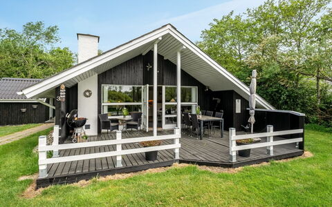 Wenche - 600M to the Fjord: Toit, Maison, Domicile, Chalet, Porte, Siding, Plate-Forme, Porche, Planche, Dur
