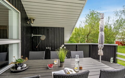 Wenche - 600M to the Fjord: Toit, Maison, Domicile, Chalet, Porte, Siding, Plate-Forme, Porche, Planche, Dur