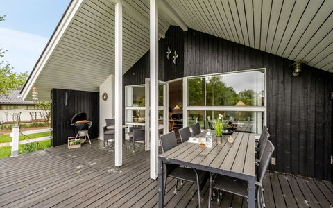 Wenche - 600M to the Fjord: Toit, Maison, Domicile, Chalet, Porte, Siding, Plate-Forme, Porche, Planche, Dur