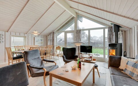 Clarina - 800M to the Fjord: Bois, Plafond, Design Intérieur, Domicile, Meubles, Chalet, Salon, Pièce, Chaise, Dur