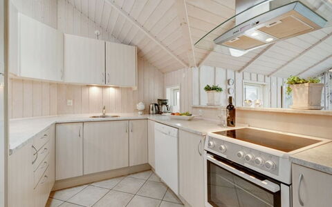 Clarina - 800M to the Fjord: Cuisine, Design Intérieur, Bois, Sol, Plafond, Comptoir, Appareil De Cuisine, Sol, Cabinetry, Meubles