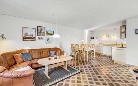 Gertraude - 17Km to the Fjord: Bleu, Arbuste, Chalet, Couverture De Sol, Jardin, Biens, Ombre, Aménagement Paysager, Ferme, Eco Hôtel