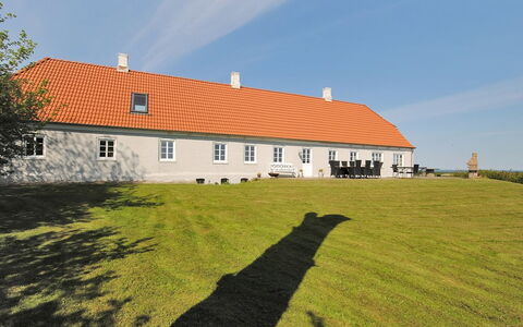 Alois - 1Km to the Fjord: Toit, Maison, Domicile, Chalet, Porte, Siding, Plate-Forme, Porche, Planche, Dur